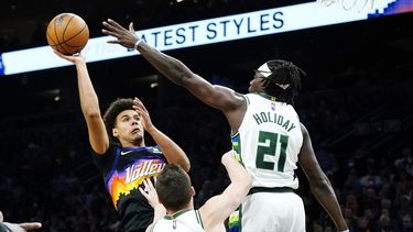 Suns vencen a Bucks 131-107 en reedición de última final NBA