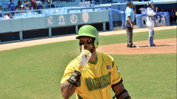el ex grandes ligas alexei ramirez brilla a sus 43 anos en el mediocre serie nacional beisbol de cuba