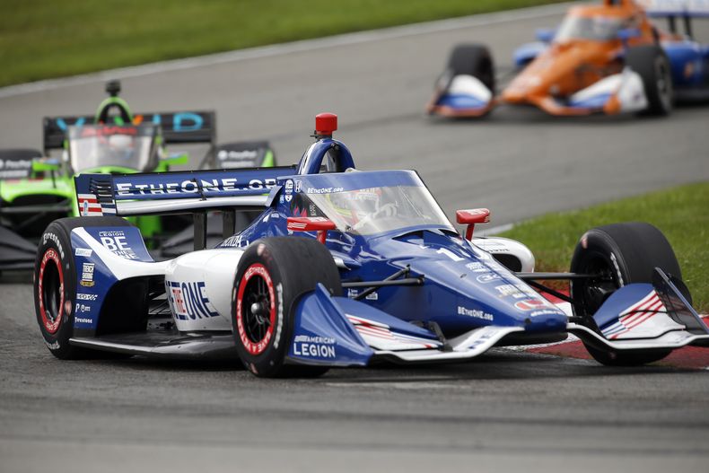 Alex Palou durante el Gran Premio de Mid-Ohio de la IndyCar el domingo 2 de julio de 2023, en Lexington, Ohio. (AP Foto/Tom E. Puskar)