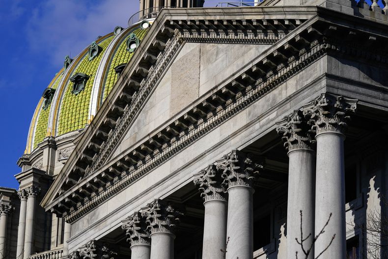 ARCHIVO - En la imagen, el Capitolio de Pensilvania en Harrisburg, Pensilvania, el 8 de febrero de 2022. (AP Foto/Matt Rourke, Archivo)