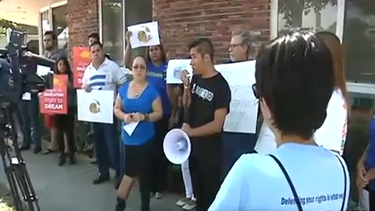 americateve | Organizaciones pro-inmigrantes, están pidiendo que se vote una ley que les permitiría a los Dreamers ser considerados como residentes a la hora de ingresar en las universidades estatales.