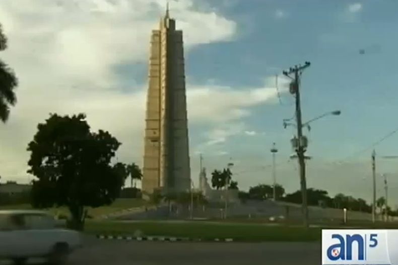 Legisladores cubanoamericanos están haciéndose oír a nivel nacional. Por un lado, el senador Bob Menéndez asegura que cuba realiza una campaña en su contra. Por el otro, el congresista Mario Diaz-Balart asegura que la Administración Obama quiere suavizar