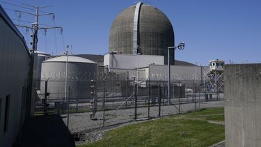ARCHIVO - El reactor Unit 2 de la Central Nuclear de Indian Point en Buchanan, Nueva York, el 26 de abril de 2021, casi un año después de que cesó sus operaciones. (AP Foto/Seth Wenig, Archivo)