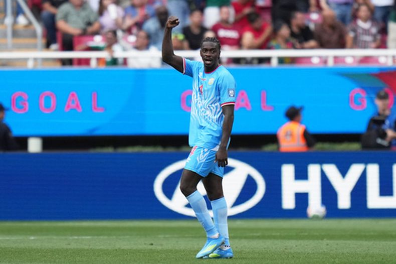 Axel Tuanzebe, de República Democrática del Congo, festeja tras anotar el tanto que significó la clasificación al Mundial, en un duelo del repechaje intercontinental ante Jamaica, el martes 31 de marzo de 2026 (AP Foto/Eduardo Verdugo)