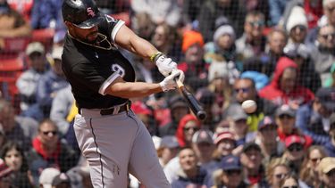 Abreu aporta doble y Medias Blancas barren en Boston