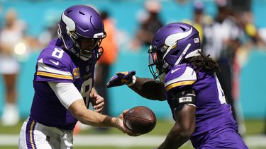 Con TD tardío de Cook, Vikings superan 24-16 a Dolphins