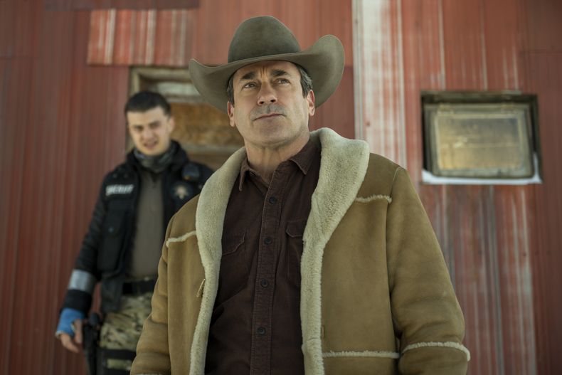 Esta imagen proporcionada por FX muestra a Jon Hamm en una escena de Fargo. (Michelle Faye/FX vía AP)