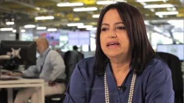 americateve | Mariadela Linares, periodista chavista, se baja del autobus de Maduro y renuncia a su espacio de opinión en el diario Ultimas Noticias por no entender qué es lo que está pasando en su país.