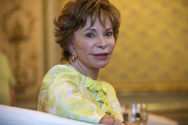 Inspirada en su madre, Isabel Allende publica Violeta