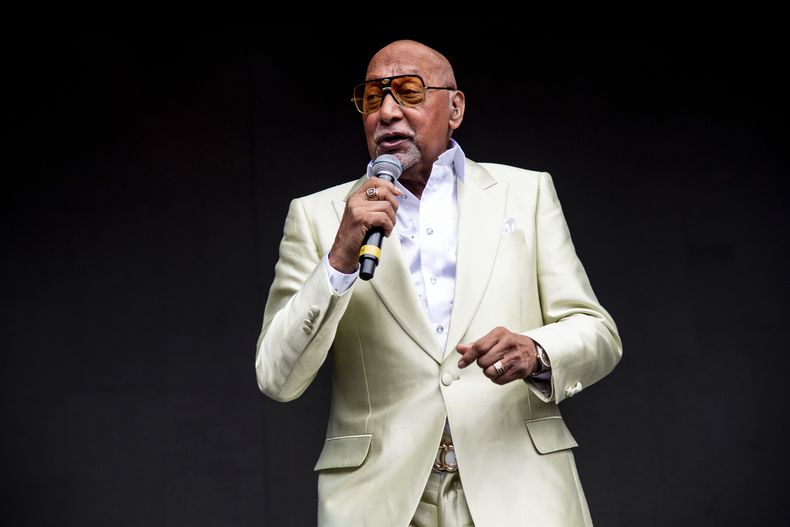 ARCHIVO - Duke Fakir de los Four Tops actúa en el All In Music & Arts Festival en Indianápolis el 3 de septiembre de 2022. (Foto Amy Harris/Invision/AP, archivo)