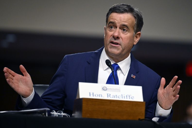 John Ratcliffe, nominado por el presidente electo Donald Trump como director de la Agencia Central de Inteligencia, comparece ante la Comisión de Inteligencia del Senado en su audiencia de confirmación en el Capitolio, Washington, el miércoles 15 de enero de 2025. (AP Foto/John McDonnell)