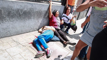 2 muertos y 4 heridos por ataque de colectivos contra urnas de consulta opositora
