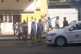Reportan agresión con un cuchillo en una cola del pan en Cuba a plena luz del día