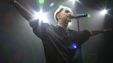 ARCHIVO - Tiago PZK da un concierto en el Lunario de la Ciudad de México el 3 de mayo de 2022. El artista urbano argentino lanzó su segundo álbum Gotti A en julio de 2024 con canciones de salsa, merengue y folclor argentino sin perder su base de rapeo. (Foto AP/Berenice Bautista, archivo)