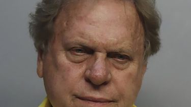 ARCHIVO - El presidente de la Federación Colombiana de Fútbol, Ramón Jesurun, aparece fichado en esta foto divulgada por el departamento de policía de Miami-Dade, el presidente de la Federación Colombiana de Fútbol. (Departamento de policía de Miami-Dade vía AP)