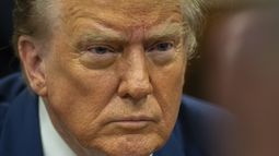 El expresidente Donald Trump durante su juicio en un tribunal el viernes 3 de mayo de 2024, en Manhattan, Nueva York. (Jeenah Moon/Foto compartida vía AP)