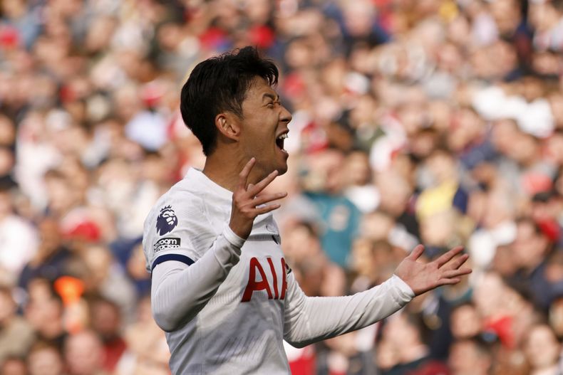 Son marca dois, e Tottenham busca empate contra o Arsenal no Inglês - Rádio  Itatiaia