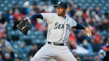 un pitcher cubano podria llegar a los marlins por marcell ozuna