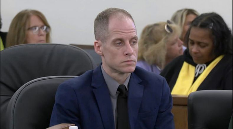 Caleb Flynn escucha los procedimientos judiciales en el Tribunal de Causas Comunes del condado de Miami el lunes 28 de septiembre de 2026, en Troy, Ohio. (Foto AP, Pool)