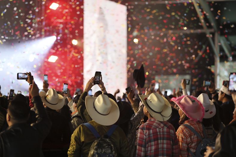 Fans en el festival Arre en la Ciudad de México el 7 de septiembre de 2024. (Foto AP/Ginnette Riquelme)