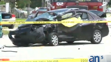 americateve | Una persona ha muerto en un aparatoso accidente. Dos hombres que al parecer causaron el choque fueron arrestados.