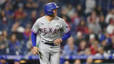 Hit de Miller en la 10ma da triunfo a Rangers sobre Filis