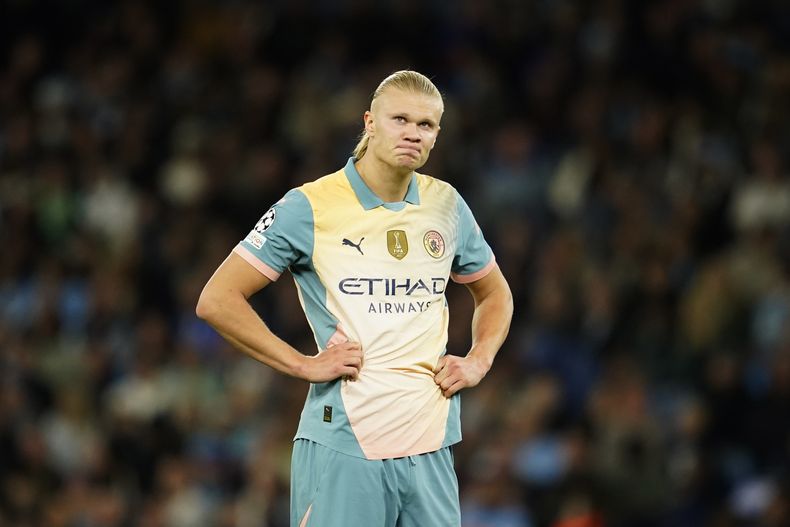 Erling Haaland del Manchester City tras desperdiciar una ocasión de gol ante el Inter de Milán en la Liga de Campeones, el miércoles 18 de septiembre de 2024, en Brujas. (AP Foto/Dave Thompson)