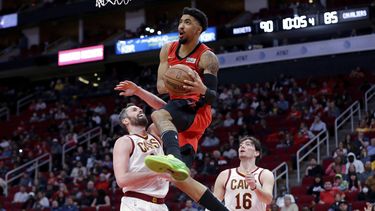 Rockets logran al fin triunfo en casa, sobre Cavaliers