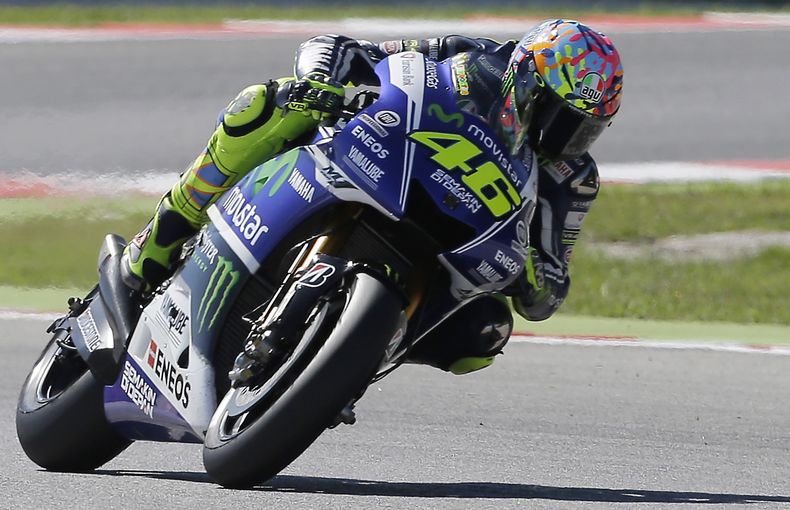 El italiano Valentino Rossi con su Yamaha durante el Gran Premio de San Marino de MotoGP que gan&oacute; en Misano Adriatico, Italia, el 14 de septiembre del 2014. (AP Foto/Antonio Calanni)