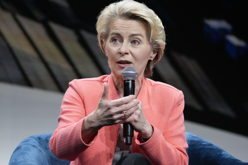 La presidenta de la Comisión Europea Ursula von der Leyen en un evento en Nueva York, el 27 de abril de 2023. (AP foto/Mary Altaffer)
