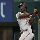 Orioles derrotan 8-2 a Rangers; Mateo dispara 2 jonrones