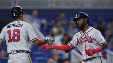 Batazo de Harris da triunfo a Bravos ante Marlins
