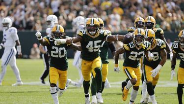 Eric Wilson (45) linebacker de los Packers de Green Bay, celebra después de interceptar un pase durante la segunda mitad del juego de la NFL en contra de los Colts de Indianápolis, el domingo 15 de septiembre de 2024, en Green Bay, Wisconsin. (AP Foto/Mike Roemer)