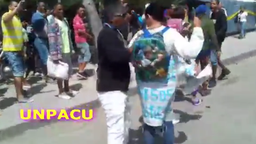 grupo de disidentes tomo las calles de la habana para realizar un cacerolazo contra el gobierno