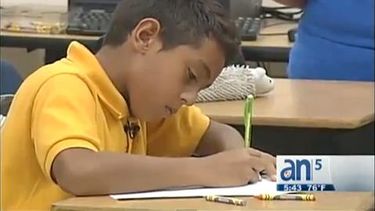 americateve | Niños de una escuela en la Pequeña Habana escriben cartas a miembros del Congreso Federal, y se unen al coro de voces que exigen una reforma migratoria justa.