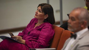 La doctora Iris Cardona, principal oficial médico de Salud, aseguró que la pandemia continúa, a pesar del anuncio del gobierno federal del pronto fin de la declaración de emergencia