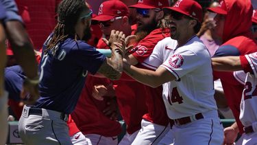 Suspenden 7 juegos a Winker por bronca ante Angelinos
