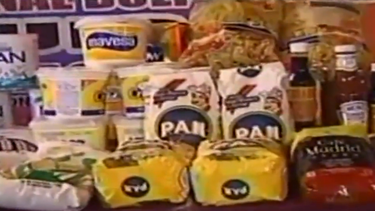 americateve | Nicolás Maduro no solo se reunió con Fidel Castro en la Habana por más de seis horas, también aplicó la orden que recibió del régimen cubano al llegar a Caracas anunciando que la libreta de racionamiento electrónica se extenderá a los supermercados privad