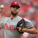 El lanzador de los Filis de Filadelfia, Zack Wheeler, lanza durante la primera entrada de un partido de béisbol contra los Rojos de Cincinnati, en Cincinnati, el martes 7 de julio de 2026. (Foto AP/Carolyn Kaster)