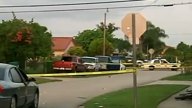 americateve | Un vecindario de Miami sigue alarmado por el más reciente asalto en el que un individuo recurrió a un arma para defenderse.