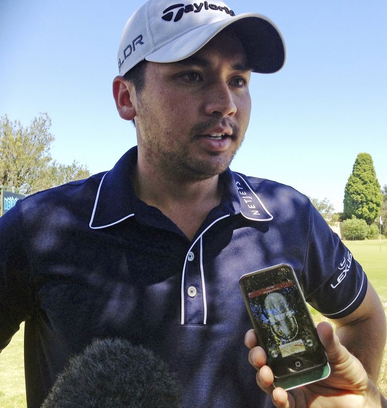 El golfistas australiano Jason Day habla con la prensa en el Royal Melborune, en Australia, el 18 de noviembre del 2013. Day, cuya madre es filipina, dijo que su abuela y otros siete familiares murieron durante el paso del tif&oacute;n Haiyan por las Fili