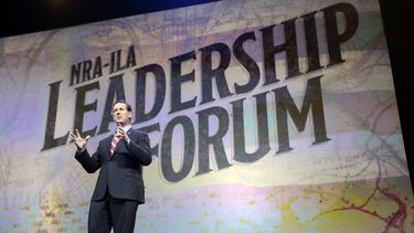 potenciales candidatos republicanos se burlan de clinton