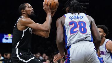 Nets se recupera de un déficit inicial y vence a los Pistons
