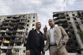 liev schreiber y andriy shevchenko piden apoyo para ucrania