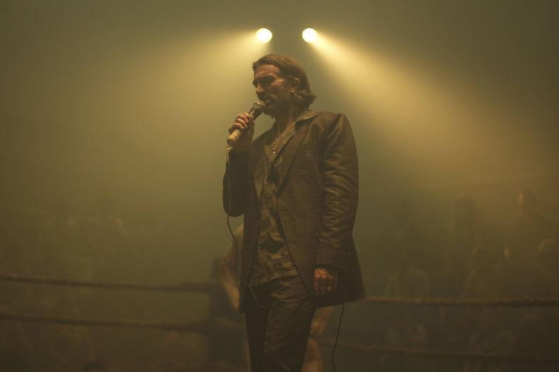 En esta imagen proporcionada por Universal Pictures, Sharlto Copley en una escena de Monkey Man. (Universal Pictures vía AP)