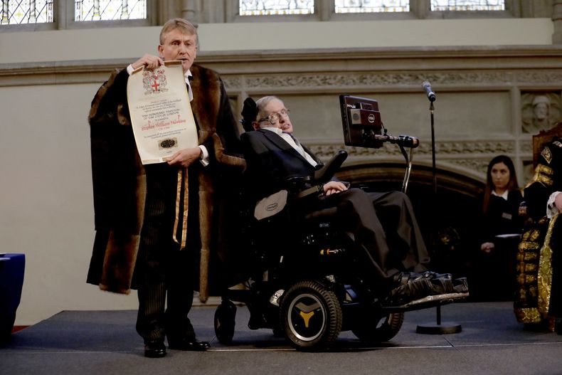 AMN-CIE_STEPHEN_HAWKING-NOBEL-0.jpg