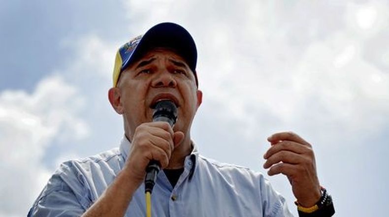 El secretario ejecutivo de la MUD Juesus Torrealba, sostiene que, ante la crisis, es necesario ?acelerar el paso? y construir un referente de gobernabilidad lo suficientemente fuerte como para lograr un cambio de modelo político.