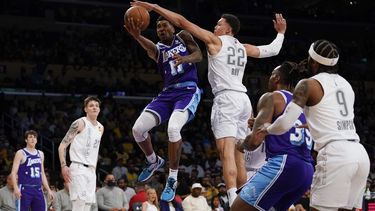 Lakers frenan mala racha con triunfo 120-101 ante Thunder