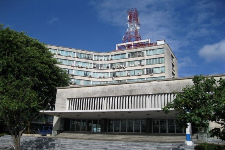 Las autoridades siguen en su lucha por prohibir a los cubanos un mayor acceso a la información. Esta vez la persecución va detrás de las antenas.