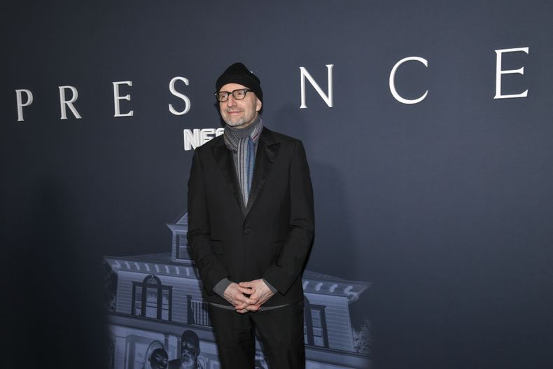 Steven Soderbergh asiste al estreno de Presence en AMC Lincoln Square el jueves 16 de enero de 2025 en Nueva York. (Foto Evan Agostini/Invision/AP)